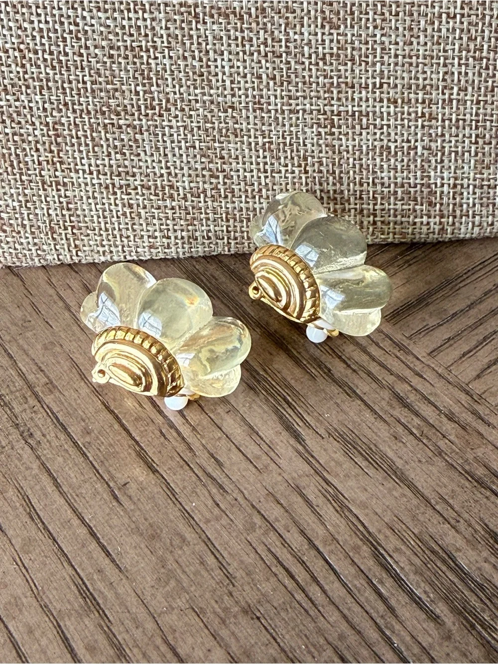 Kenneth Jay Lane Resin Gold Clip On Earrings - Picture 2 of 4